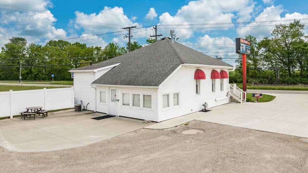 More Photos Of 1755 Mount Vernon Rd, Newark Flex For Sale