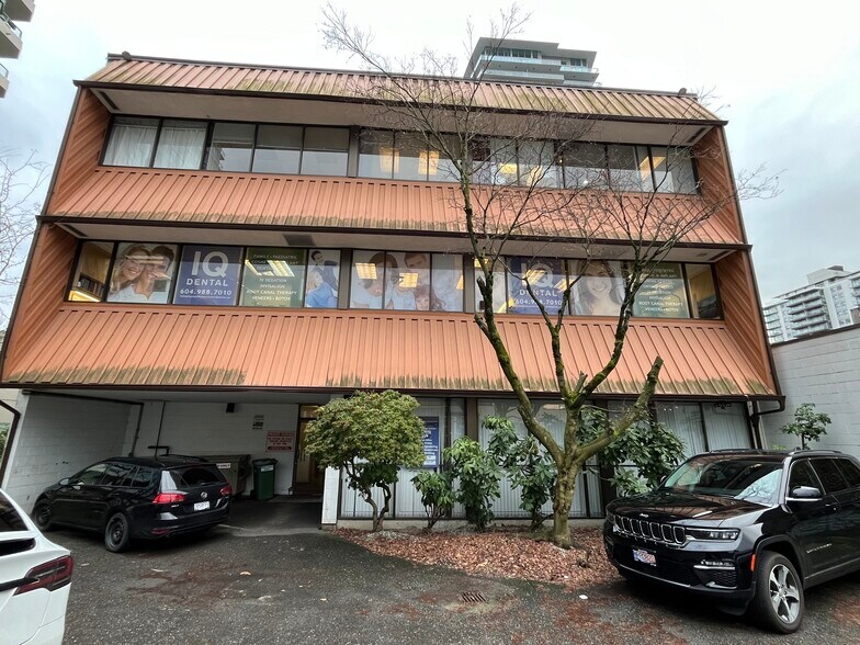 More Photos Of 134 14th St E, North Vancouver Office For Sale