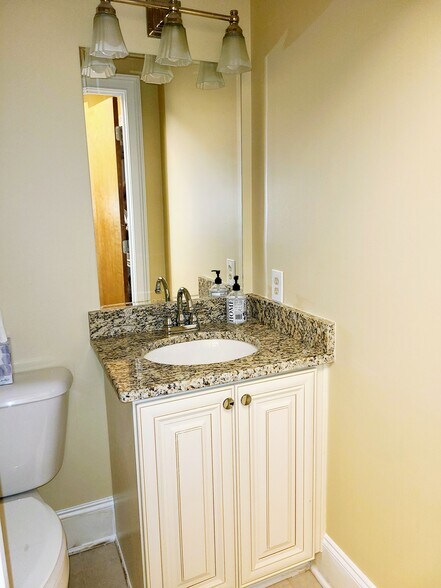 More Photos Of 8046 Roswell Rd, Atlanta Office For Sale