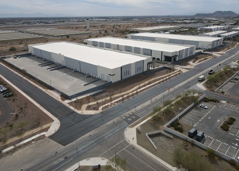 More Photos Of 555 W Pinnacle Peak Rd, Phoenix Distribution For Lease