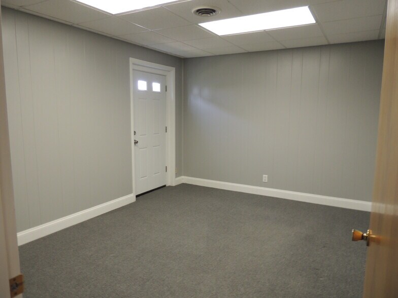 More Photos Of 1608 Lincolnway, Valparaiso Storefront Retail Office For Lease