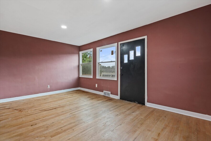More Photos Of 1322 W Concordia Ave, Milwaukee Multifamily For Sale