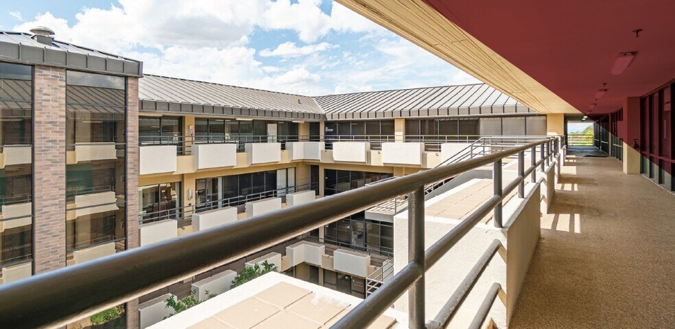 More Photos Of 5501 N 19th Ave, Phoenix Medical For Lease