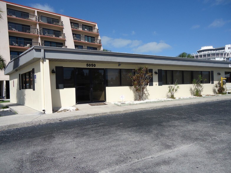 Primary Photo Of 5050 Gulf Blvd, Saint Petersburg General Retail For Lease