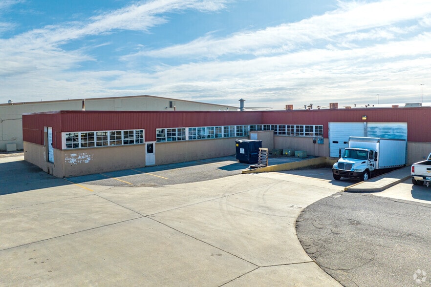 More Photos Of 330 N Macarthur Blvd, Oklahoma City Warehouse For Lease