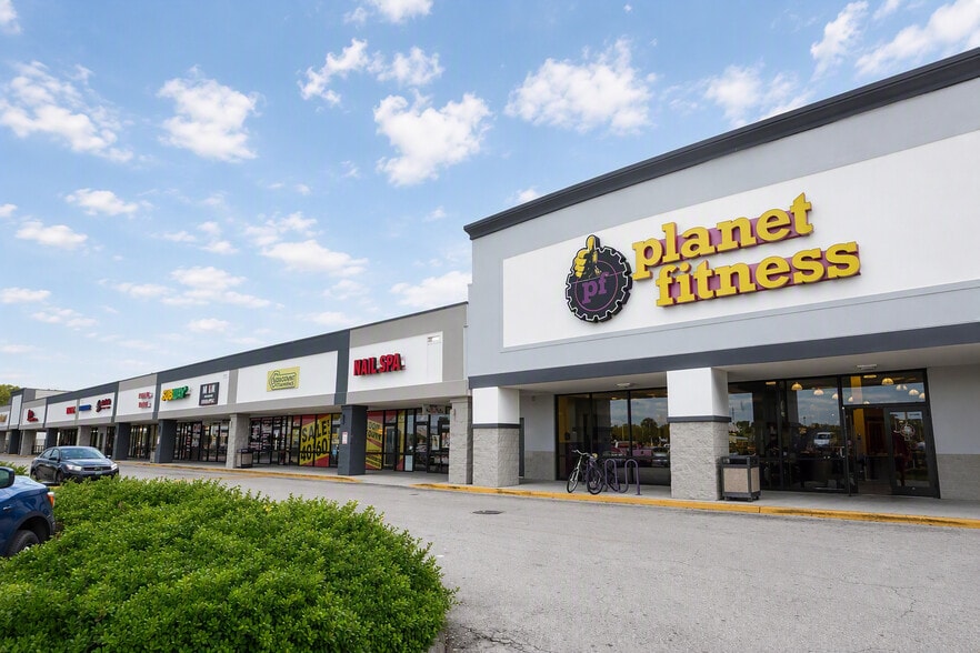 More Photos Of 15201 N Cleveland Ave, North Fort Myers Unknown For Lease