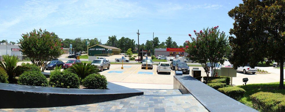 More Photos Of 1110 N Loop 336 W, Conroe Office For Lease