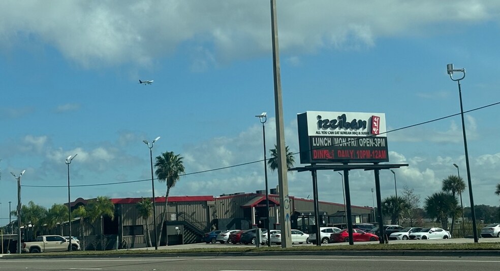 Primary Photo Of 5300 E Colonial Dr, Orlando Restaurant For Sale