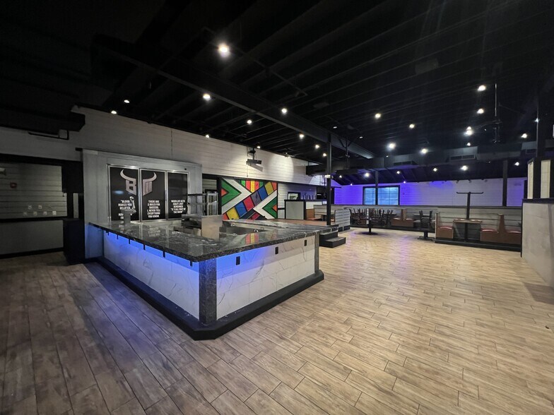 More Photos Of 530 N 47th St, Rogers Restaurant For Lease