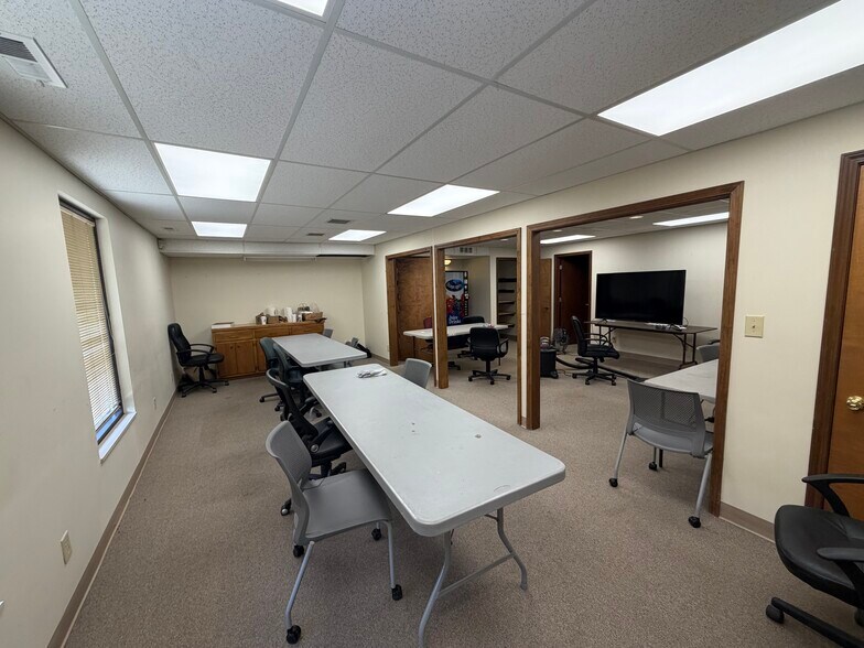 More Photos Of 1030 W 17th St, Bloomington Flex For Sale
