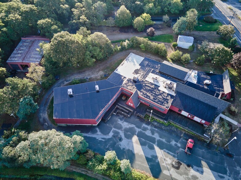 More Photos Of 316 Main St, West Yarmouth Unknown For Lease