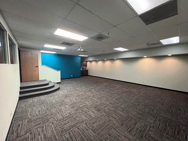 More Photos Of 1320 N Hancock St, Anaheim Showroom For Lease