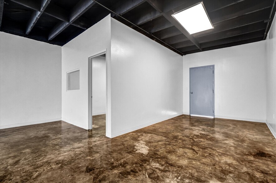 More Photos Of 520 W Pacific Coast Hwy, Long Beach Flex For Sale