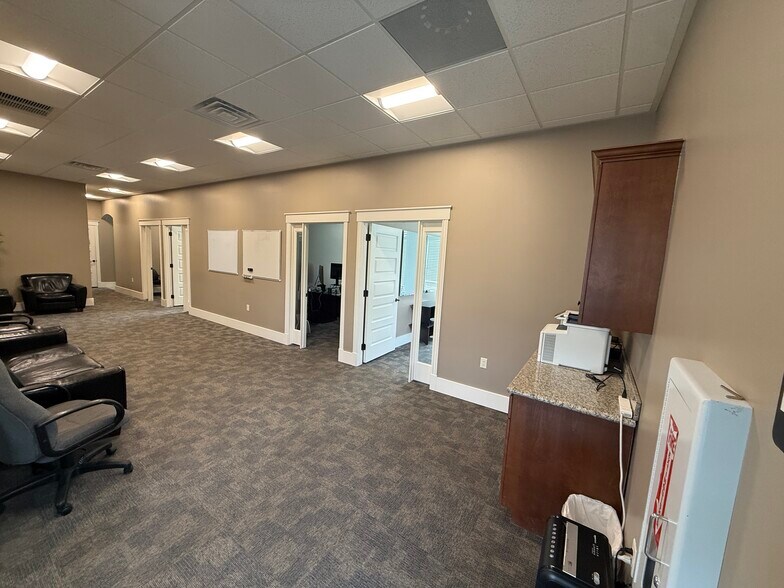 More Photos Of 20 W Main St, Alpine Unknown For Lease