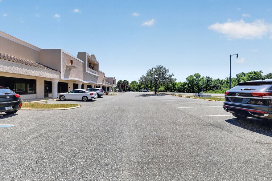 More Photos Of 1450 E North Blvd, Leesburg General Retail For Lease