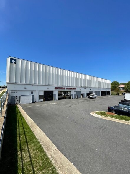 More Photos Of 13851 Telegraph Rd, Woodbridge Warehouse For Lease