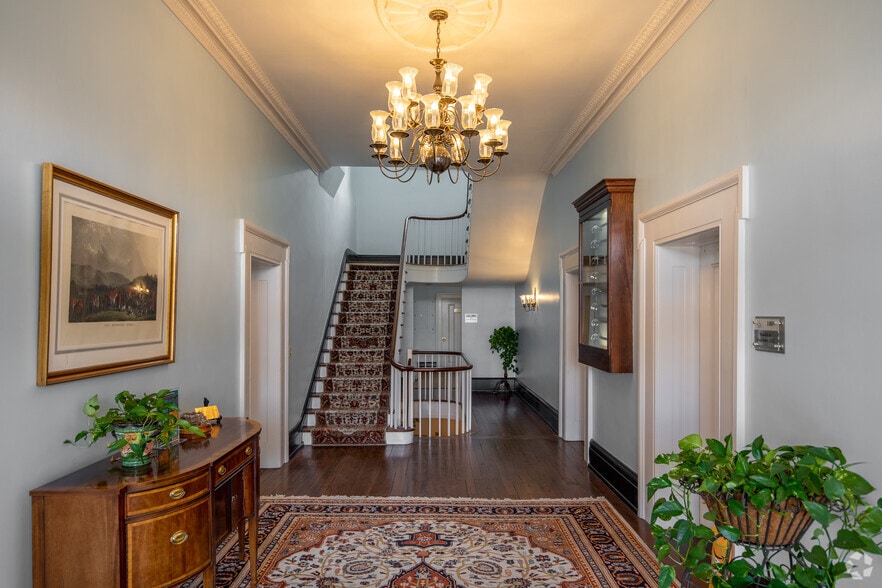 More Photos Of 7003 Chadwick Dr, Brentwood Unknown For Lease