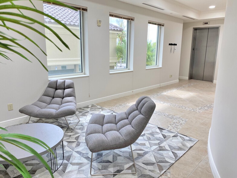 More Photos Of 704 Goodlette-Frank Rd N, Naples Unknown For Lease