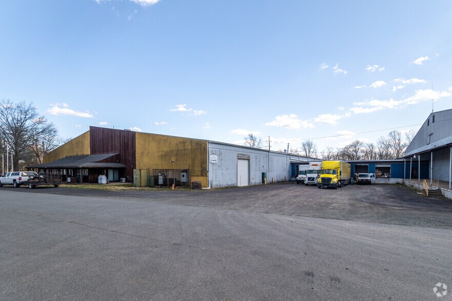 Primary Photo Of 494-498 Lower Fricks Lock Rd, Pottstown Warehouse For Lease