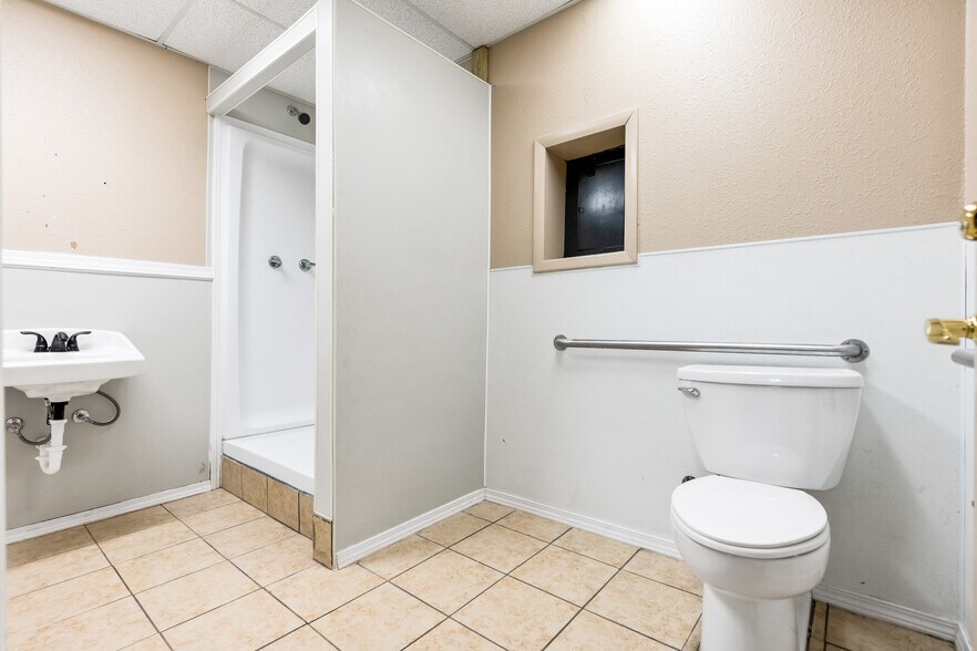 More Photos Of 103 W Main St, Itasca Storefront Retail Office For Sale