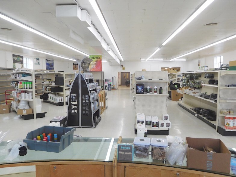 More Photos Of 757 Ivy St, Junction City Freestanding For Lease