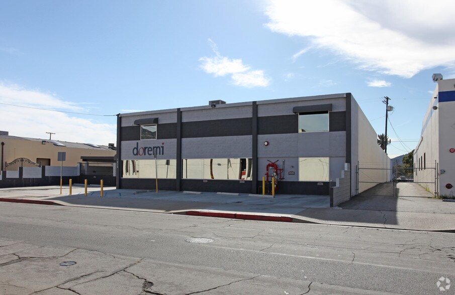 More Photos Of 1020 Chestnut St, Burbank Light Distribution For Lease