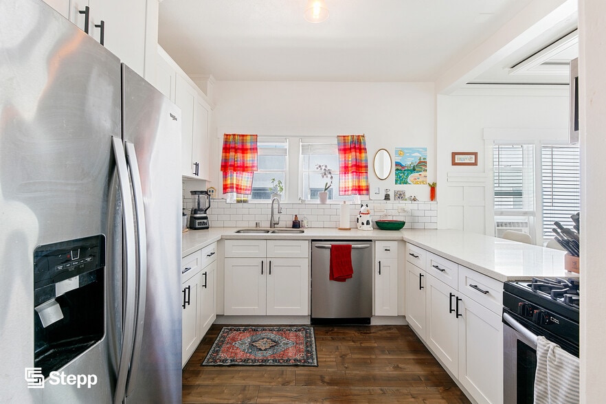 More Photos Of 1325-1331 E Ocean Blvd, Long Beach Apartments For Sale