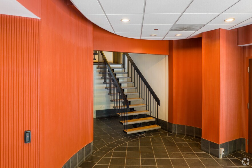 More Photos Of 26 Soho St, Toronto Office For Lease