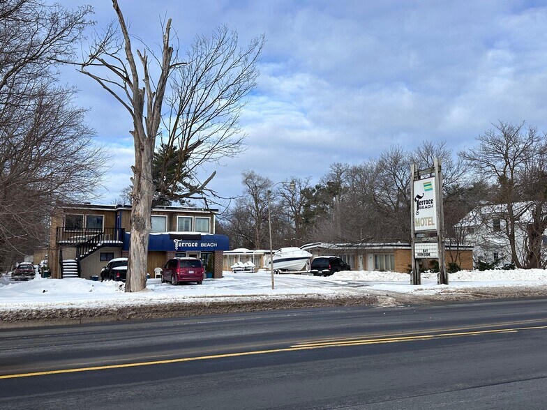 More Photos Of 841 E Front St, Traverse City Hotel For Sale