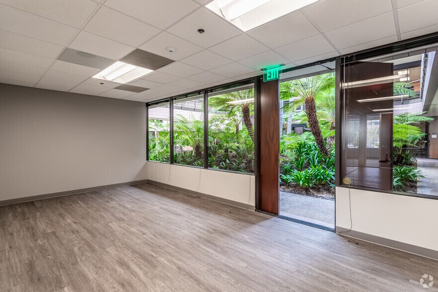 More Photos Of 12555 High Bluff Dr, San Diego Office For Lease