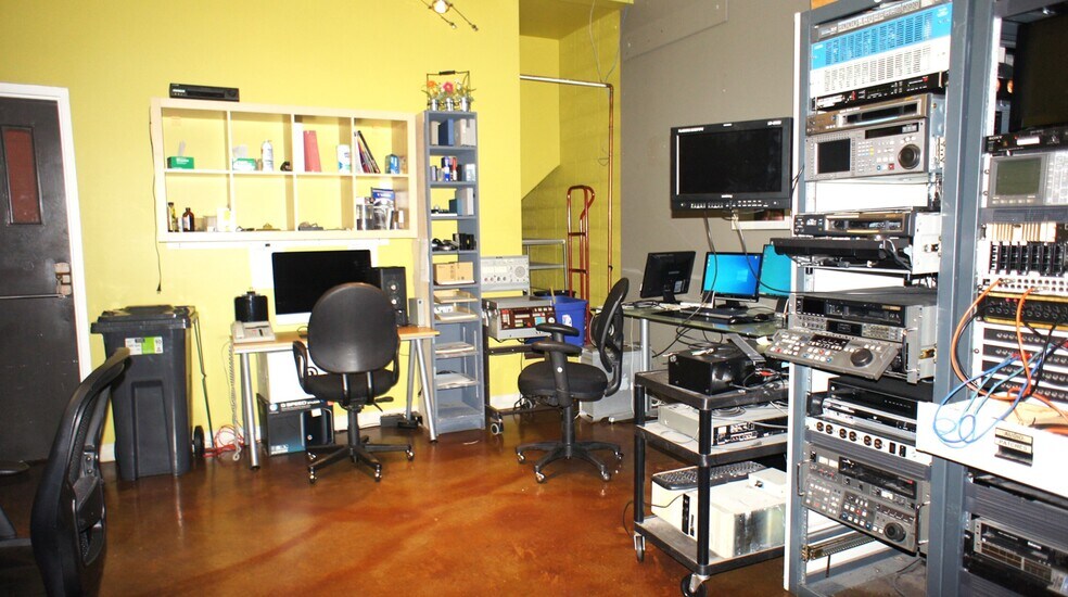 More Photos Of 7316 101 Ave NW, Edmonton Office For Sale