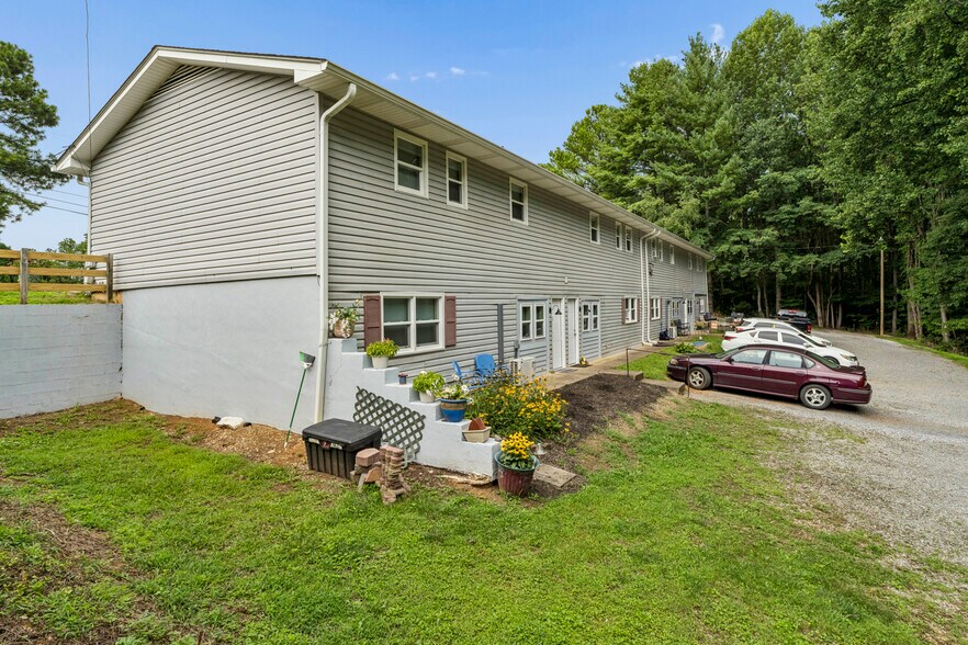 More Photos Of 210 Longview Ave, Jonesborough Apartments For Sale