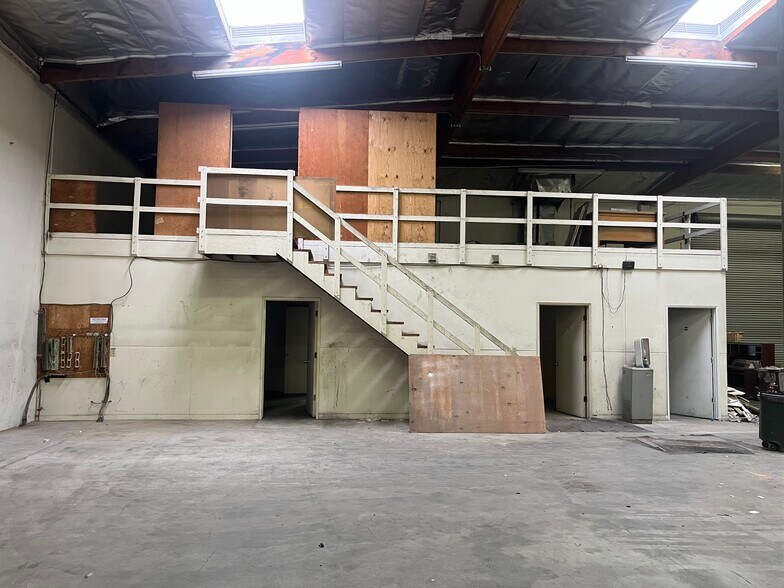 More Photos Of 440 E Walnut Ave, Fullerton Warehouse For Lease