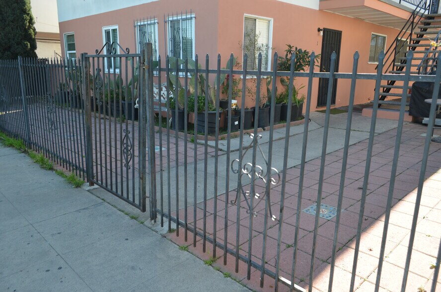 More Photos Of 5909 Whitnall Hwy, Valley Village Apartments For Sale