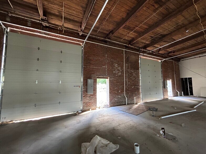 More Photos Of 70 Moshassuck Rd, Lincoln Manufacturing For Lease