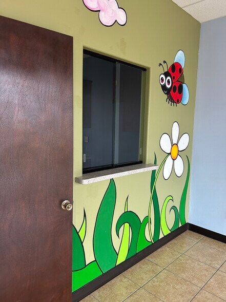 More Photos Of 155 W Mile 3, Palmhurst General Retail For Lease