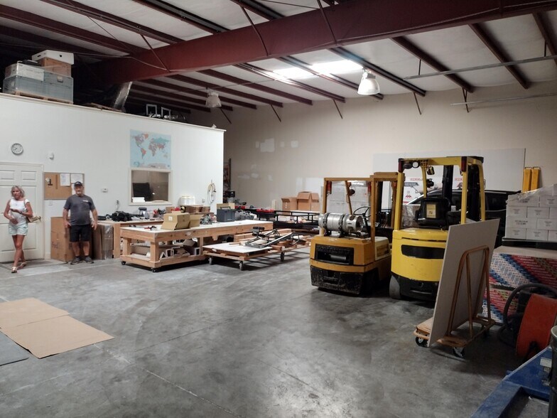 More Photos Of 5207 Belle Wood Ct, Buford Warehouse For Lease