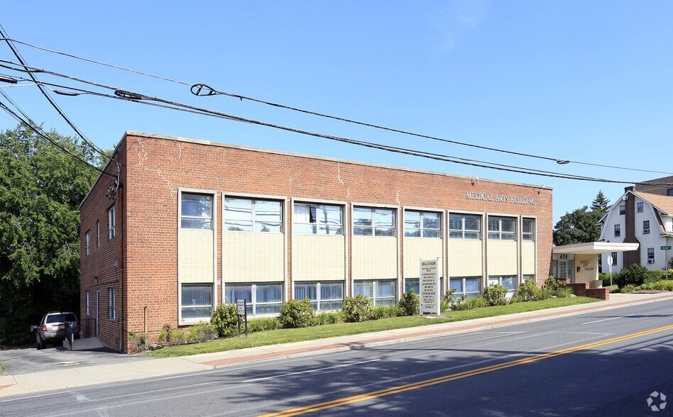 Primary Photo Of 475 White Plains Rd, Eastchester Medical For Sale