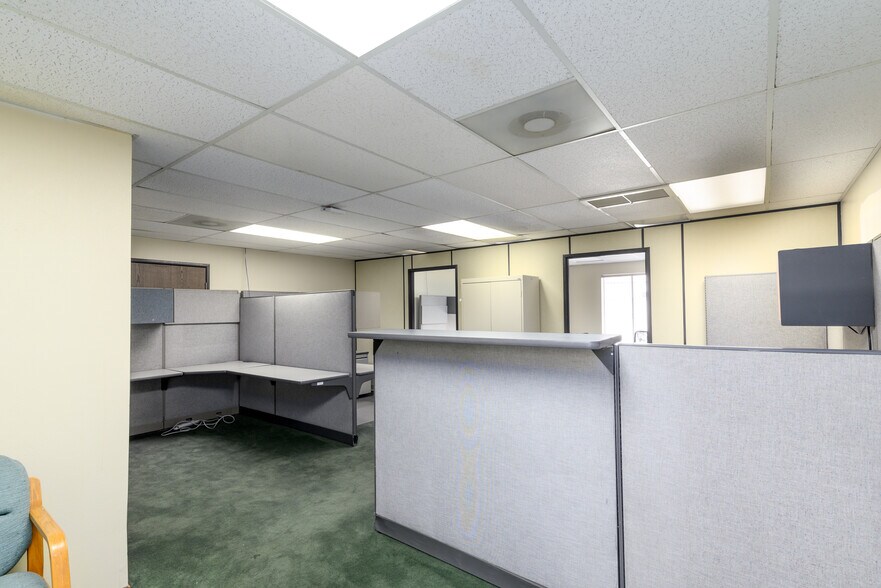 More Photos Of 501 W Channel Islands Blvd, Port Hueneme Loft Creative Space For Sale