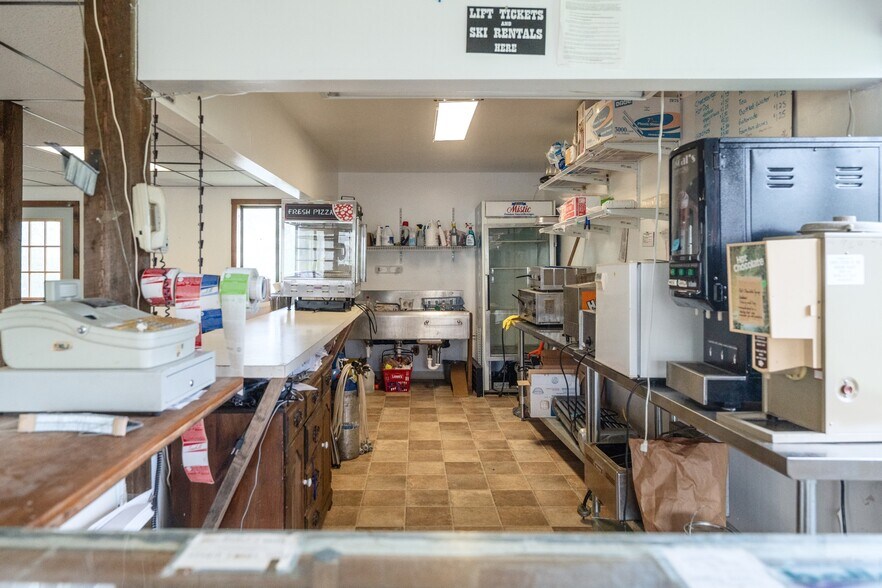 More Photos Of 167 Hill Rd, Kingston Sports And Entertainment For Sale