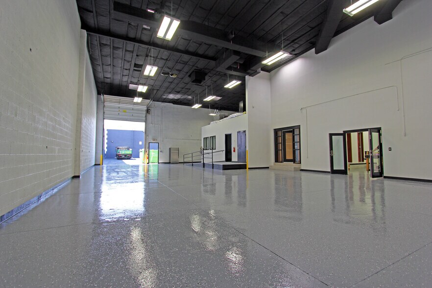 More Photos Of 5860-5880 S Valley View Blvd, Las Vegas Warehouse For Lease