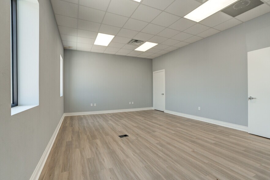 More Photos Of 9007 CR 6820, Lubbock Warehouse For Lease