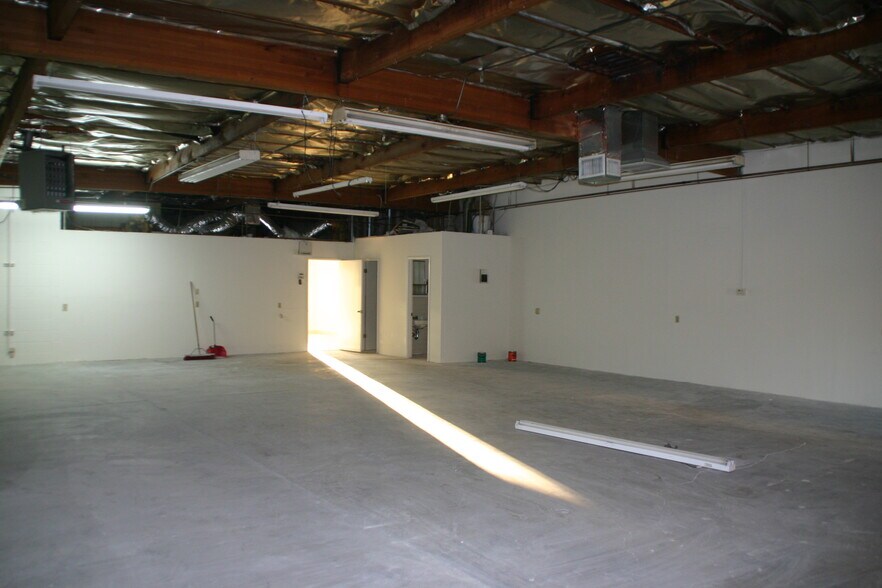 More Photos Of 6728-6732 San Fernando Rd, Glendale Showroom For Lease