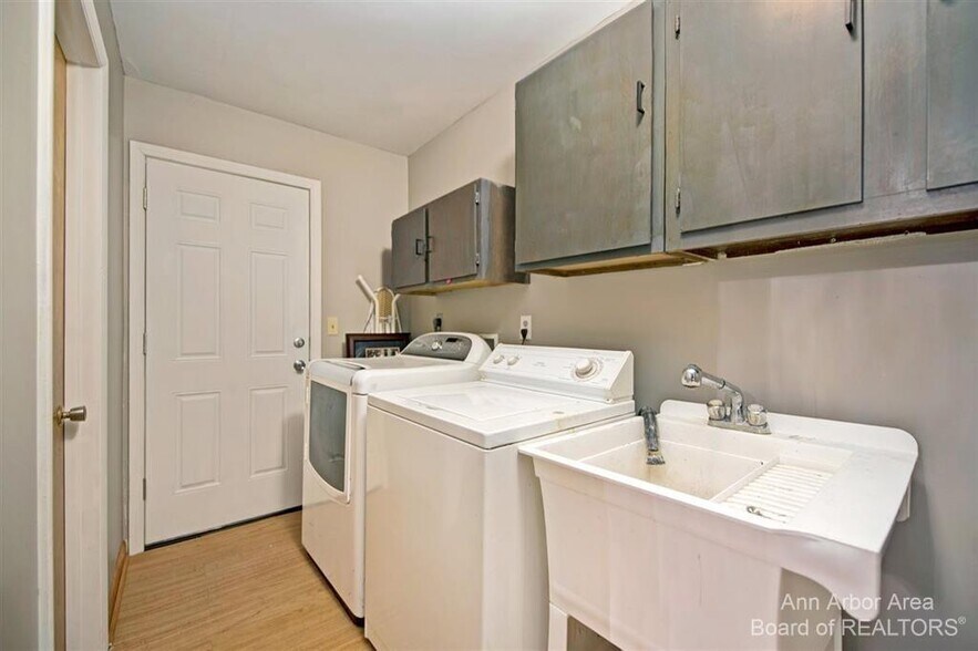 More Photos Of 12227-12229 Seymour Rd, Grass Lake Restaurant For Sale