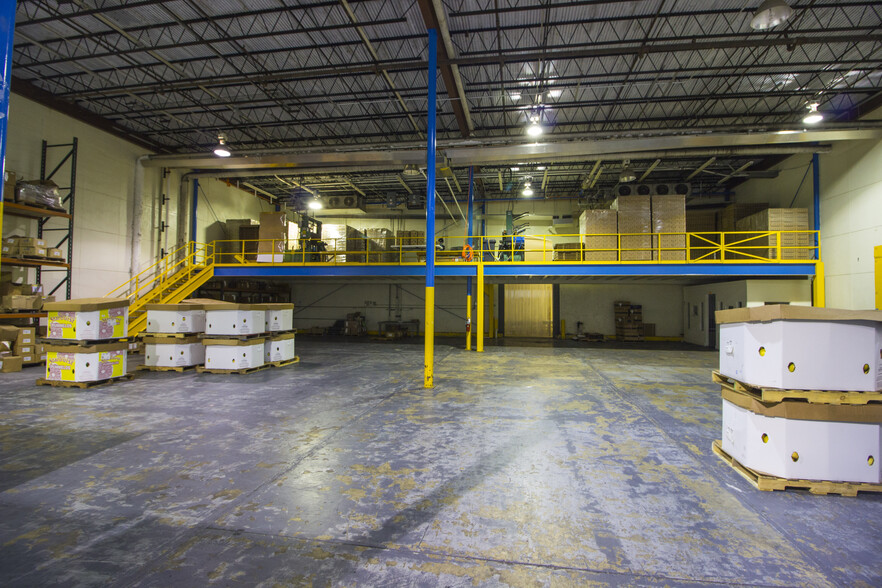 More Photos Of 1005 Snively Ave, Winter Haven Refrigeration Cold Storage For Sale