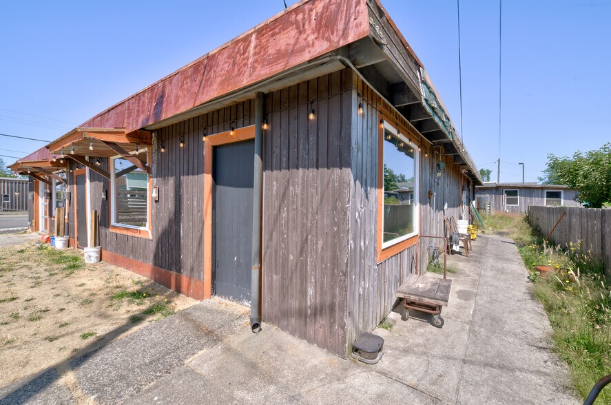 More Photos Of 780-782 US 101, Chinook Restaurant For Sale