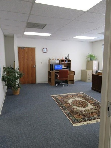 More Photos Of 78 Faunce Corner Mall Rd, North Dartmouth Medical For Sale