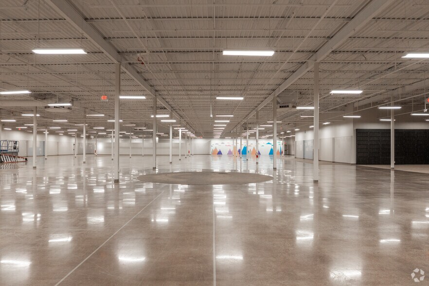 More Photos Of 2201 S Interstate 35 E, Denton Storefront For Lease