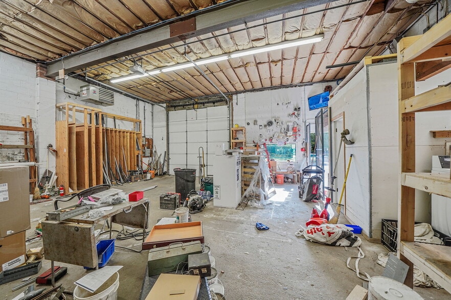 More Photos Of 93 N Clinton Ave, Bay Shore Warehouse For Sale