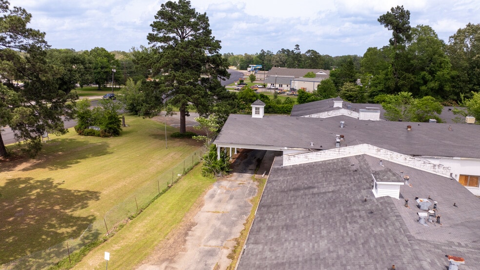 More Photos Of 1712 N Timberland Dr, Lufkin Continuing Care Retirement Community For Sale